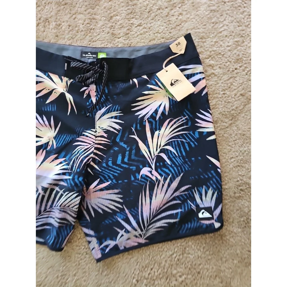 Quiksilver Mens Highlite Scallop Boardshorts Tropical Size 38